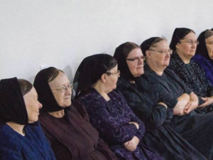 Mummtjes biem Owent met dee Mennonitische Post. Foto: Jakob Sawatzki.